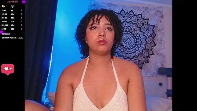 Snapshot of michell_bling1 chatting on 03-01-25, 03:10 michell bling1 online show from 03-01-25, 03:10