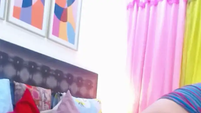 Snapshot of sandra_20 chatting on 11-09-25, 10:57 sandra 20 online show from 11-09-25, 10:57