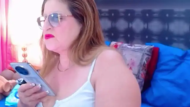 Snapshot of sandra_20 chatting on 11-18-25, 11:25 sandra 20 online show from 11-18-25, 11:25