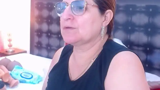 Snapshot of sandra_20 chatting on 11-19-25, 10:48 sandra 20 online show from 11-19-25, 10:48