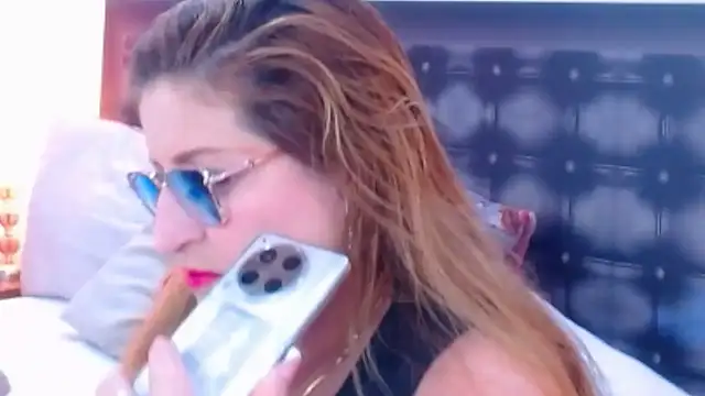 Snapshot of sandra_20 chatting on 11-20-25, 11:10 sandra 20 online show from 11-20-25, 11:10