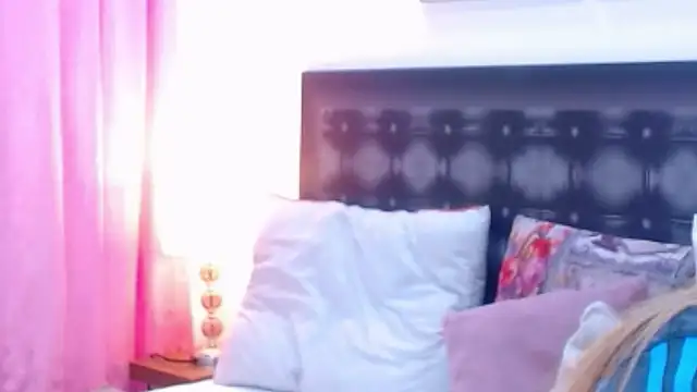 Snapshot of sandra_20 chatting on 11-22-25, 10:47 sandra 20 online show from 11-22-25, 10:47