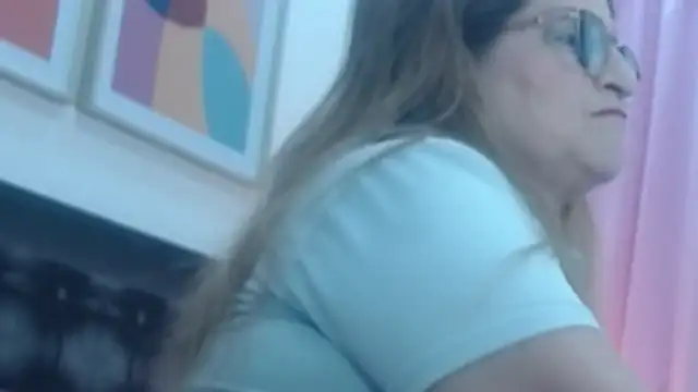 Snapshot of sandra_20 chatting on 11-25-25, 11:32 sandra 20 online show from 11-25-25, 11:32