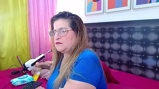 Snapshot of sandra_20 chatting on 07-25-26, 10:13 sandra 20 online show from 07-25-26, 10:13