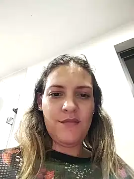 Snapshot of Mia_Hampton chatting on 01-18-25, 04:04 Mia Hampton online show from 01-18-25, 04:04