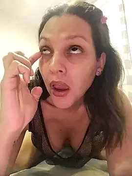 Snapshot of Mia_Hampton chatting on 02-19-25, 01:18 Mia Hampton online show from 02-19-25, 01:18