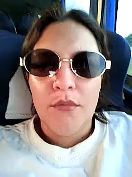 Snapshot of Mia_Hampton chatting on 10-05-25, 10:18 Mia Hampton online show from 10-05-25, 10:18