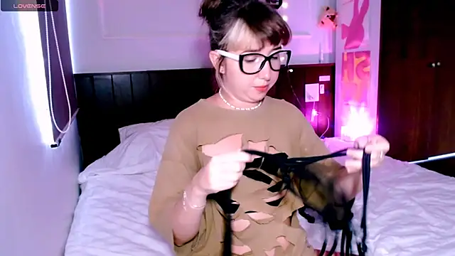 Snapshot of Cosmo_Riri chatting on 09-28-25, 06:30 Cosmo Riri online show from 09-28-25, 06:30