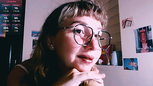 Cosmo Riri online show from 04-23-26, 01:46