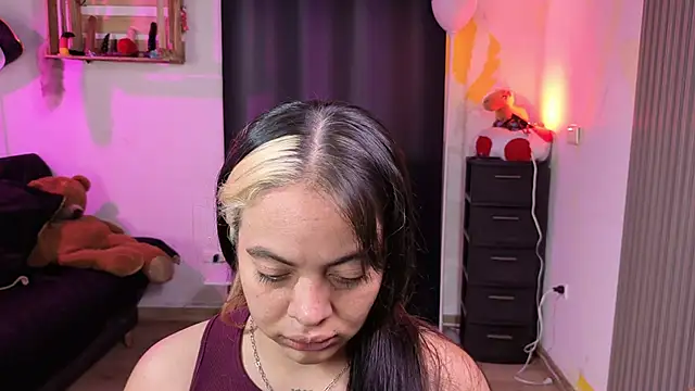 Cuttiealice online show from 11-22-25, 02:05