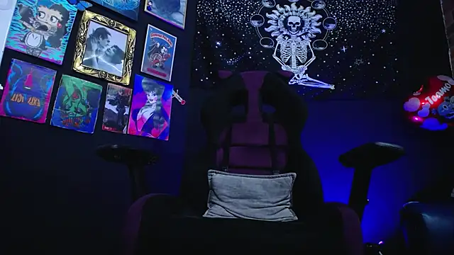 Snapshot of Yourmadame_P chatting on 12-03-24, 12:46 Yourmadame P online show from 12-03-24, 12:46