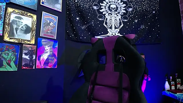 Snapshot of Yourmadame_P chatting on 01-07-25, 09:03 Yourmadame P online show from 01-07-25, 09:03