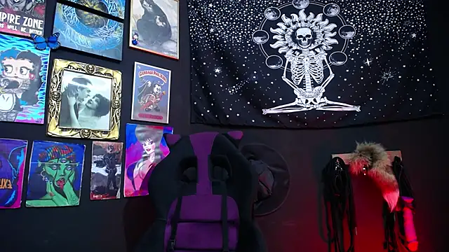 Snapshot of Yourmadame_P chatting on 01-09-25, 09:05 Yourmadame P online show from 01-09-25, 09:05