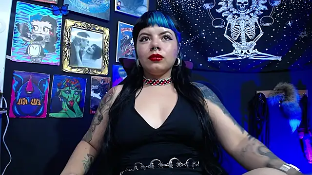 Snapshot of Yourmadame_P chatting on 01-17-25, 01:47 Yourmadame P online show from 01-17-25, 01:47