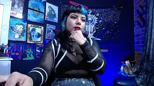 Snapshot of Yourmadame_P chatting on 01-28-25, 09:40 Yourmadame P online show from 01-28-25, 09:40