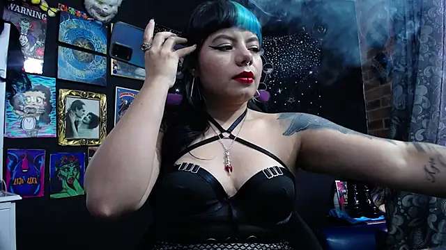 Snapshot of Yourmadame_P chatting on 02-19-25, 06:21 Yourmadame P online show from 02-19-25, 06:21