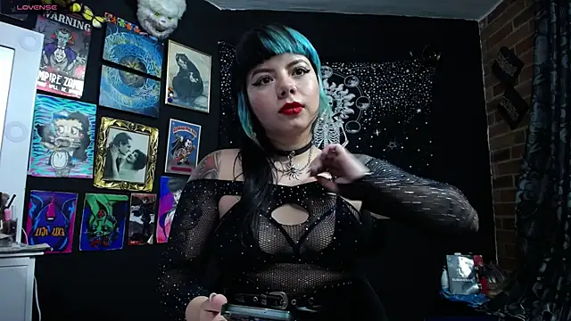 Snapshot of Yourmadame_P chatting on 03-13-25, 11:05 Yourmadame P online show from 03-13-25, 11:05