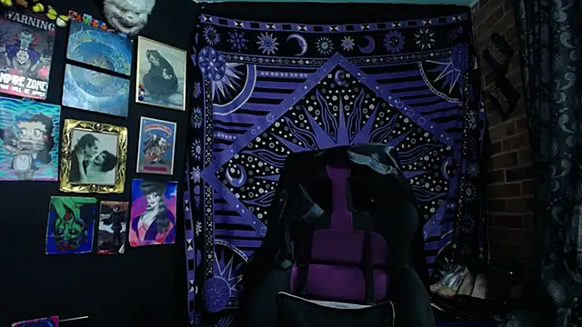 Snapshot of Yourmadame_P chatting on 09-24-25, 10:57 Yourmadame P online show from 09-24-25, 10:57