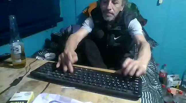 Snapshot of malekon76 chatting on 01-08-25, 09:00 malekon76 online show from 01-08-25, 09:00