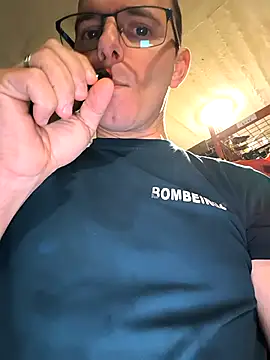 Snapshot of Torrao chatting on 11-22-25, 12:42 Torrao online show from 11-22-25, 12:42