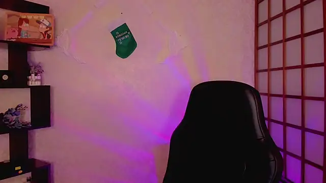 KateCuddle online show from 12-31-24, 04:49