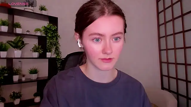 KateCuddle online show from 12-19-25, 02:29