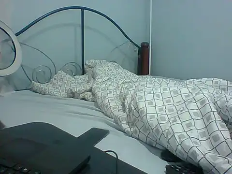 Snapshot of Eminent_Ride chatting on 10-17-25, 01:09 Eminent Ride online show from 10-17-25, 01:09