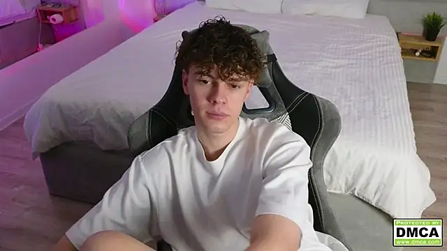 Snapshot of cute_thomas chatting on 12-07-24, 06:04 cute thomas online show from 12-07-24, 06:04