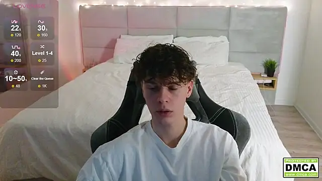 Snapshot of cute_thomas chatting on 12-12-24, 05:15 cute thomas online show from 12-12-24, 05:15