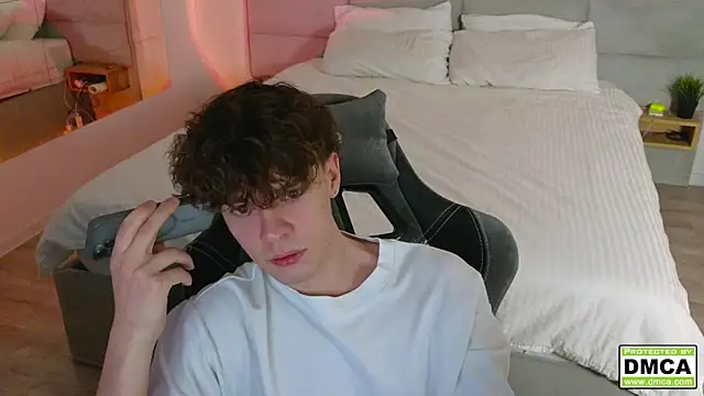 Snapshot of cute_thomas chatting on 12-16-24, 12:04 cute thomas online show from 12-16-24, 12:04