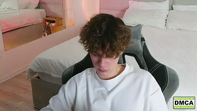 Snapshot of cute_thomas chatting on 12-16-24, 03:08 cute thomas online show from 12-16-24, 03:08