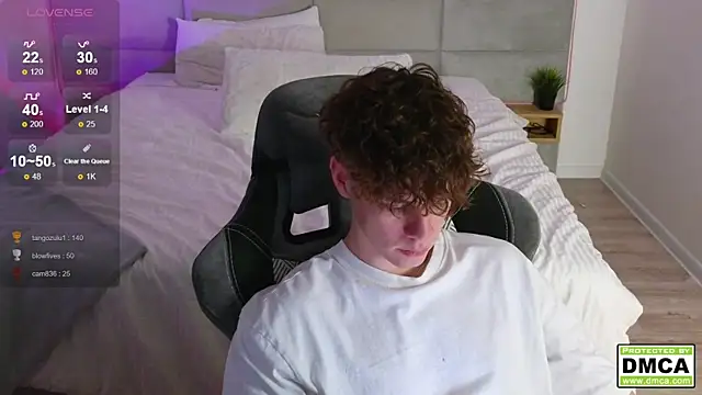 Snapshot of cute_thomas chatting on 01-27-25, 04:30 cute thomas online show from 01-27-25, 04:30