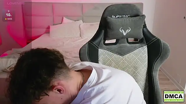 Snapshot of cute_thomas chatting on 02-01-25, 12:29 cute thomas online show from 02-01-25, 12:29