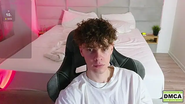 Snapshot of cute_thomas chatting on 02-04-25, 06:17 cute thomas online show from 02-04-25, 06:17