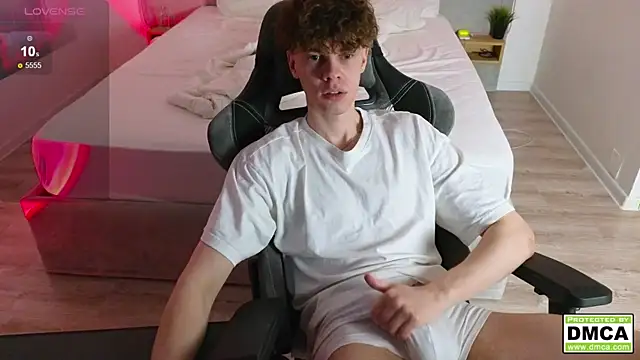 Snapshot of cute_thomas chatting on 02-04-25, 09:20 cute thomas online show from 02-04-25, 09:20