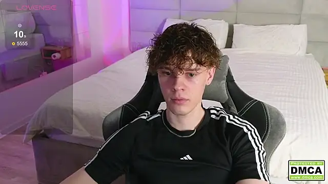 Snapshot of cute_thomas chatting on 03-20-25, 07:35 cute thomas online show from 03-20-25, 07:35