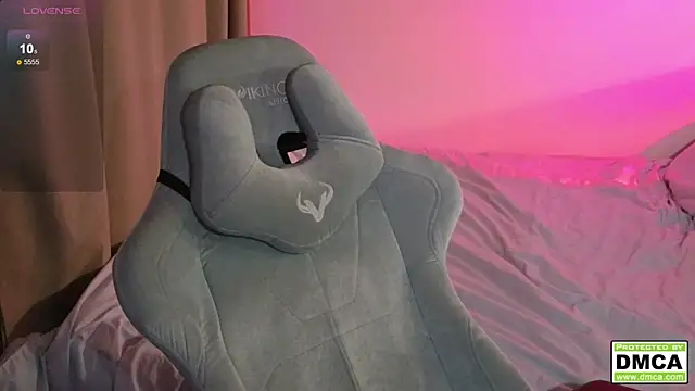 Snapshot of cute_thomas chatting on 10-16-25, 04:30 cute thomas online show from 10-16-25, 04:30