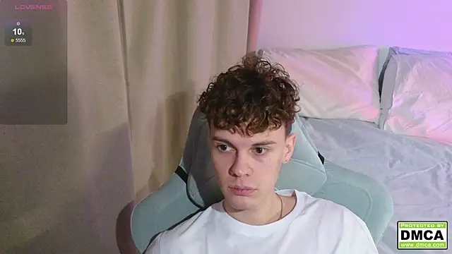 Snapshot of cute_thomas chatting on 12-17-25, 03:51 cute thomas online show from 12-17-25, 03:51