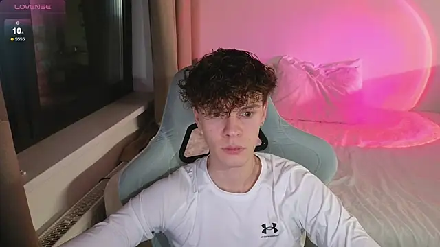 Snapshot of cute_thomas chatting on 05-06-26, 06:57 cute thomas online show from 05-06-26, 06:57