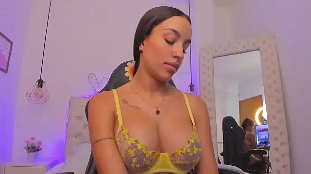 Snapshot of xiomara__cortes chatting on 03-04-25, 01:12 xiomara  cortes online show from 03-04-25, 01:12