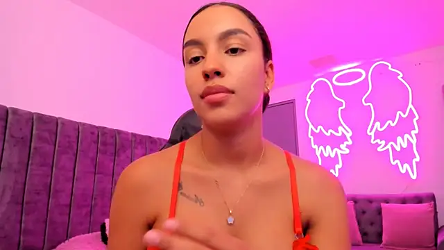 Snapshot of xiomara__cortes chatting on 09-30-25, 12:48 xiomara  cortes online show from 09-30-25, 12:48