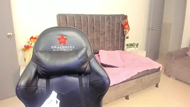 xiomara  cortes online show from 12-21-25, 12:01