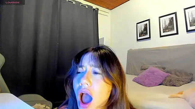 Snapshot of sofimendoza chatting on 10-19-25, 08:04 sofimendoza online show from 10-19-25, 08:04