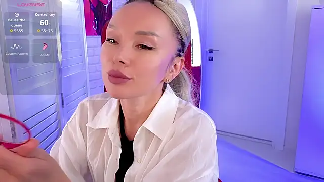 WhiteBunny online show from 04-15-26, 07:37