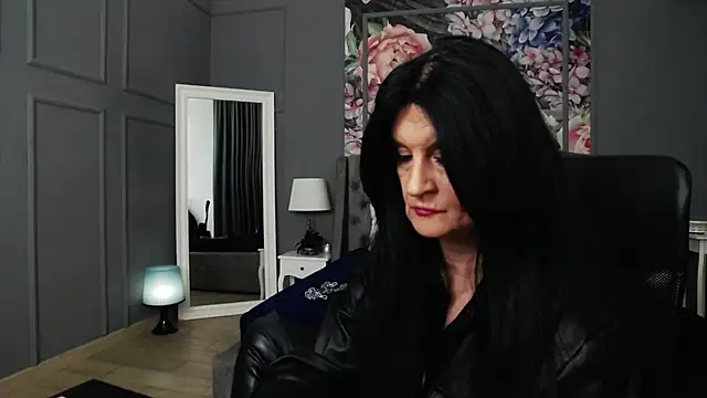 DomMelissaW online show from 12-11-24, 11:21