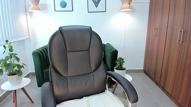 tiana cruz online show from 04-28-26, 08:47