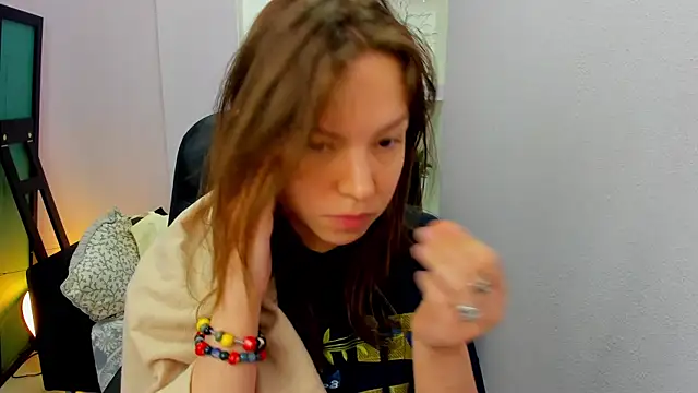 Persephoni online show from 04-25-26, 02:47