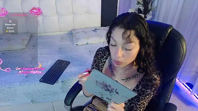 LiaVillalobos online show from 12-16-25, 02:00