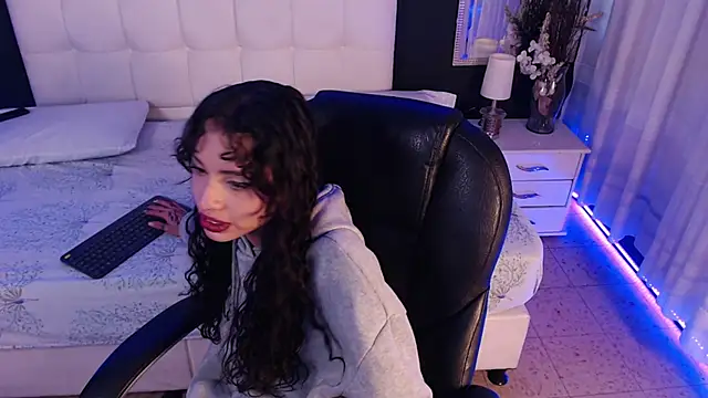 LiaVillalobos online show from 12-19-25, 03:30