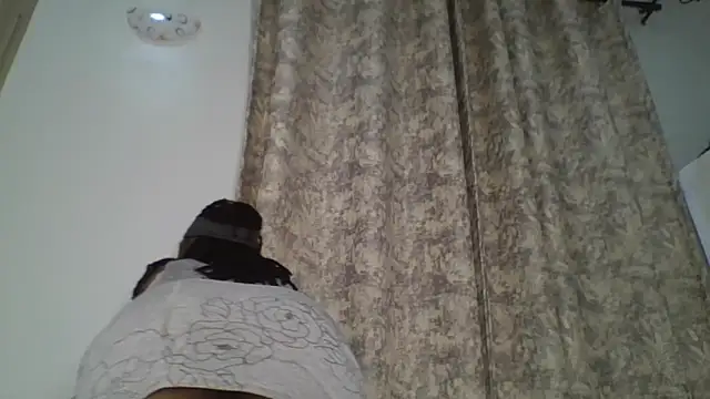 Snapshot of sweet_sassy_ chatting on 10-12-25, 04:00 sweet sassy online show from 10-12-25, 04:00